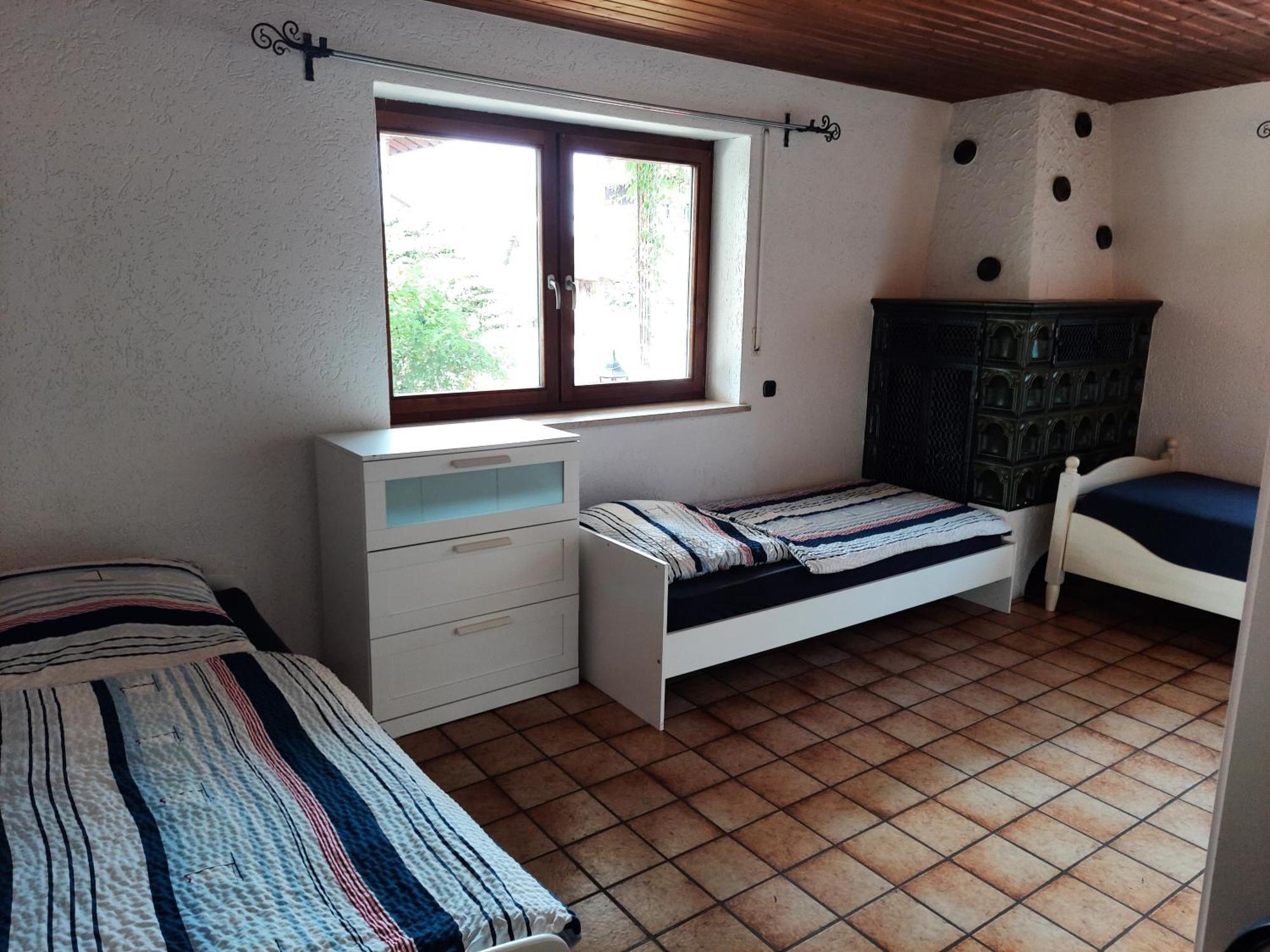 In Lot Space & Option Cooking & Breakfast Self Service & Terrace - 9 Km From A8 Highway & Superfast Self Checkin Alloggio in famiglia